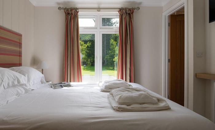King size bed, with En suite and walk in wardrobe.
